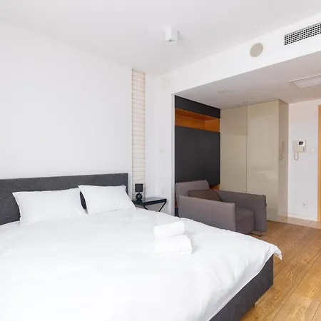 Rynek Deluxe By Bookinghost