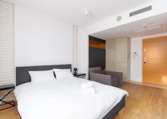 Rynek Deluxe By Bookinghost