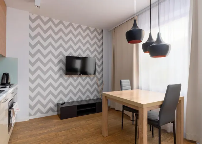 Rynek Deluxe By Bookinghost *